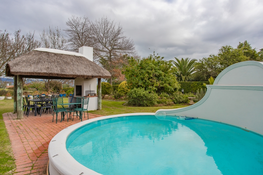5 Bedroom Property for Sale in Uitsig Western Cape